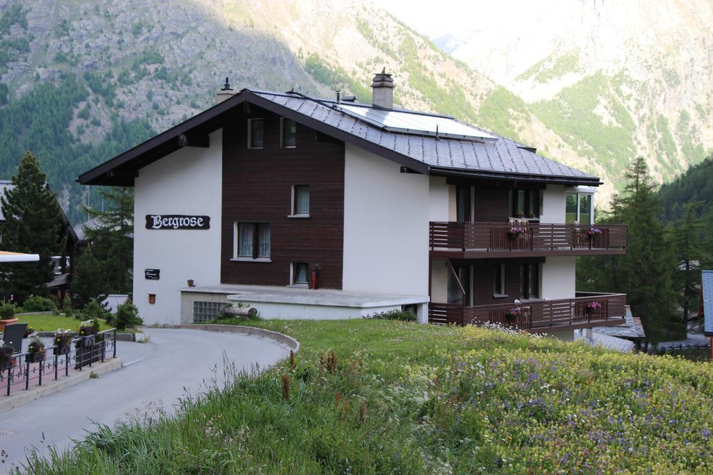 Apartments Bergrose Saas Fee Oda fotoğraf